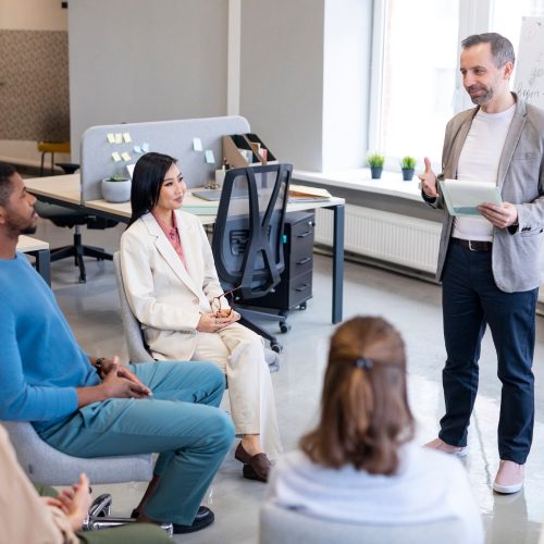 medium-shot-colleagues-learning-work medium-shot-colleagues-learning-work